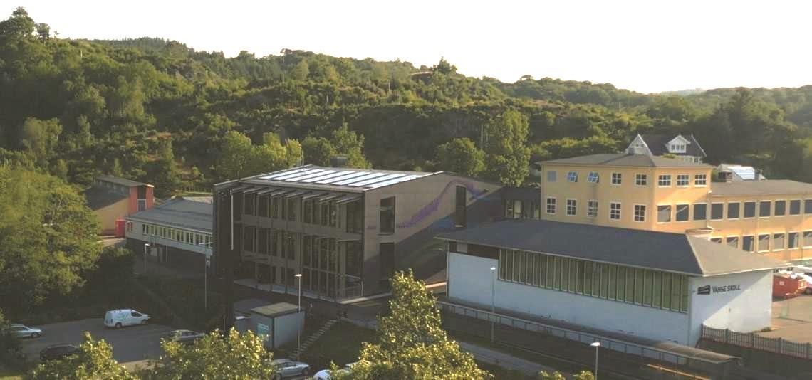 Vanse skole sett fra luften - Klikk for stort bilde