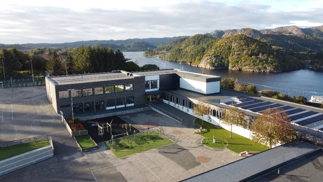Skolen tatt fra lurften - Klikk for stort bilde